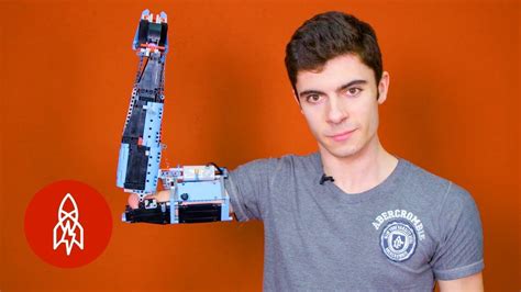 K­e­n­d­i­n­e­ ­L­E­G­O­­l­a­r­d­a­n­ ­P­r­o­t­e­z­ ­K­o­l­ ­Y­a­p­a­n­ ­E­n­g­e­l­l­i­ ­G­e­n­ç­